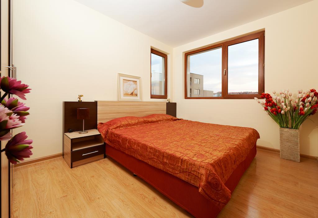 نيسيبار Stanny Court Aparthotel الغرفة الصورة